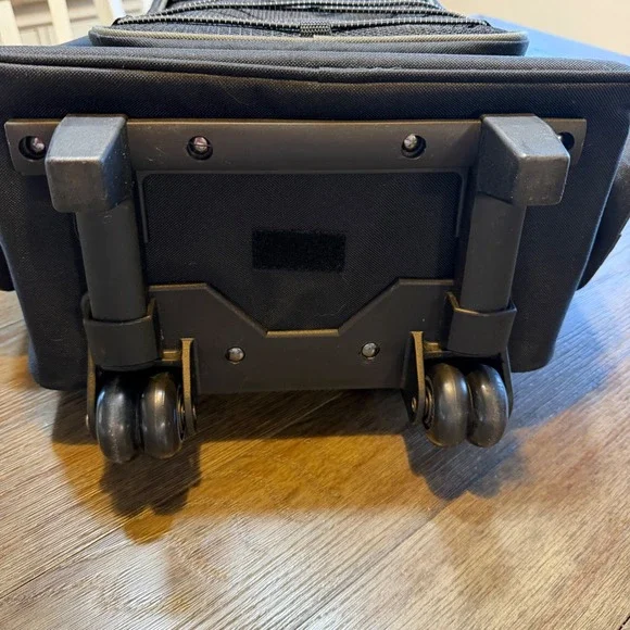 Y2K Jeep Rolling Backpack Travel Bag Olive Green Black 20 Inch Carry On Luggage - Picture 9 of 13